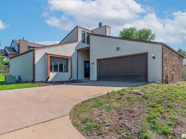 2522 E 34th Street Ct, Davenport, IA 52807