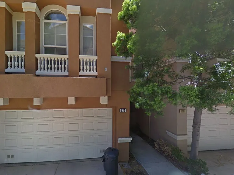 824 Heavenly Pl — Photo 2