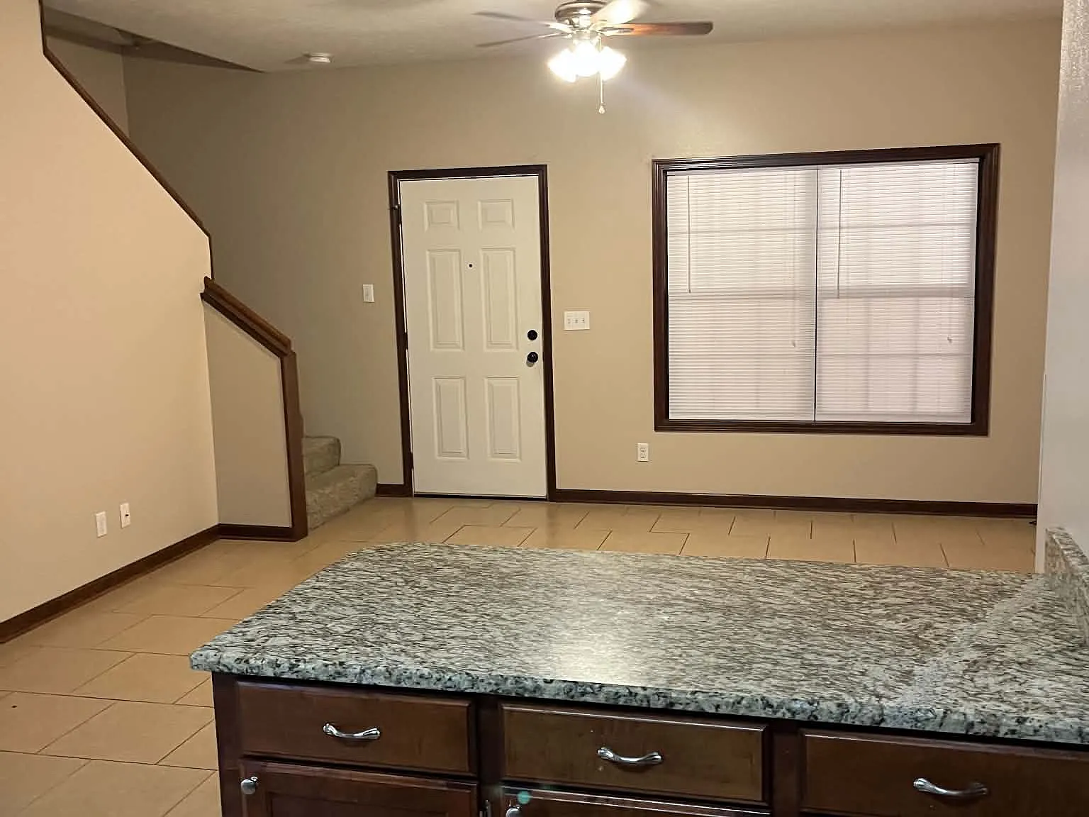 2 bed, 1100 sqft, $1,100 — Photo 2