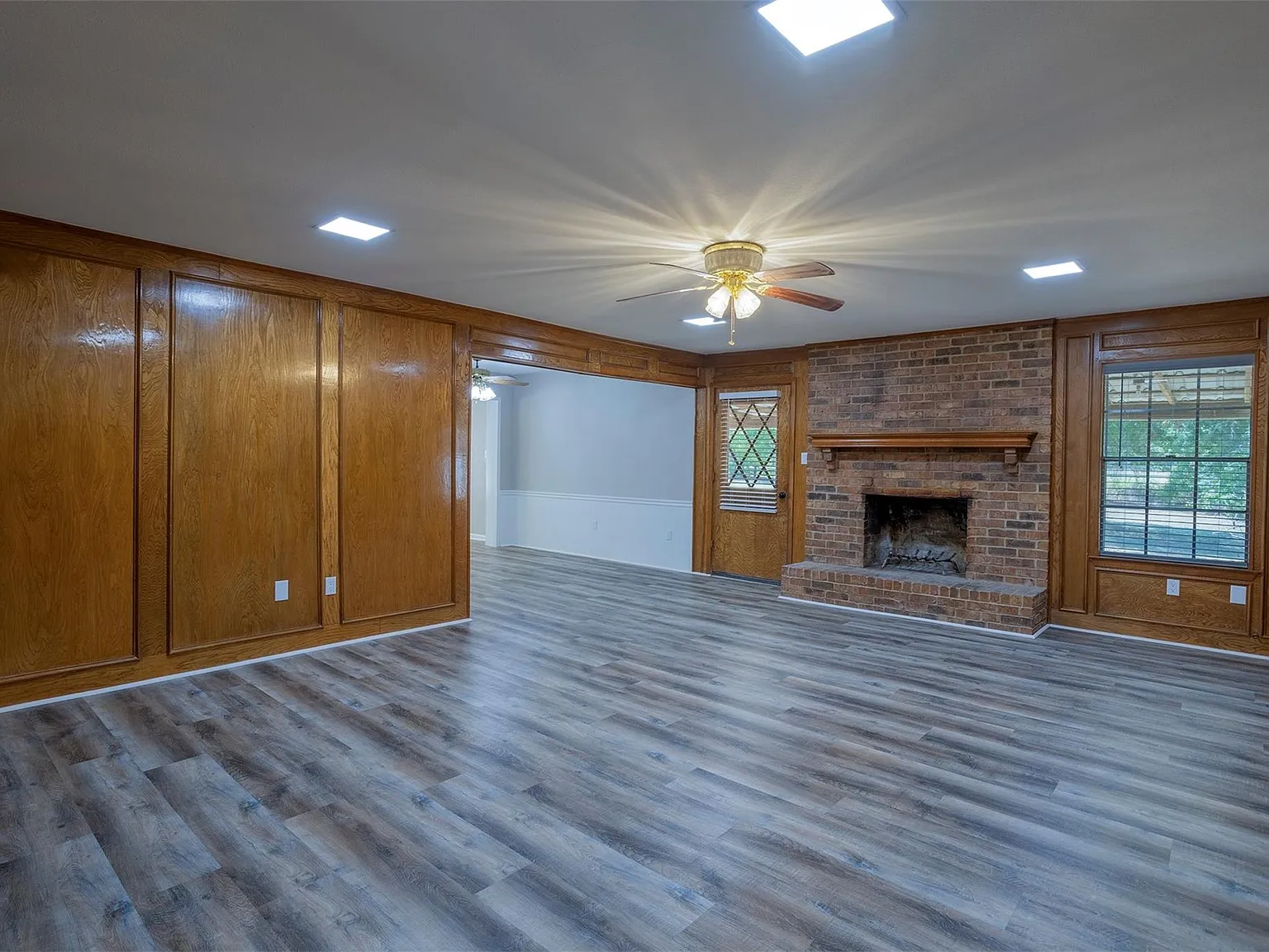 3 bed, 2.0 bath, 1851 sqft, $2,500 — Photo 2