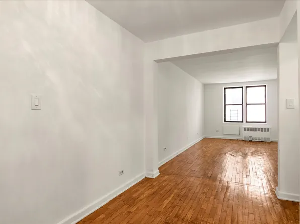 141-05 Pershing Crescent image 7 of 15