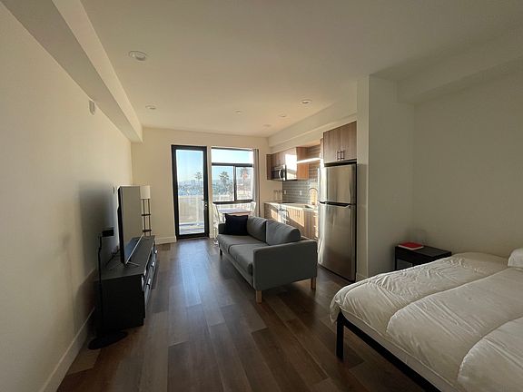 4th image of 723 S Saint Andrews Pl