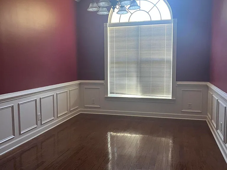 110 Stratford Ln — Photo 4