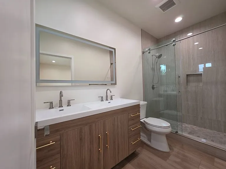 6012 Farmdale Ave — Photo 3