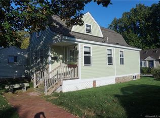 5 Maxson Pl, New London, CT 06320