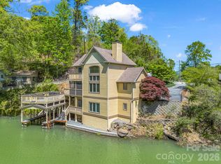 105 Tryon Bay Cir, Lake Lure, NC 28746