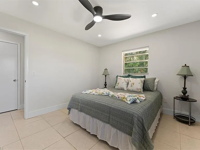 2250 Poinciana St — Photo 17