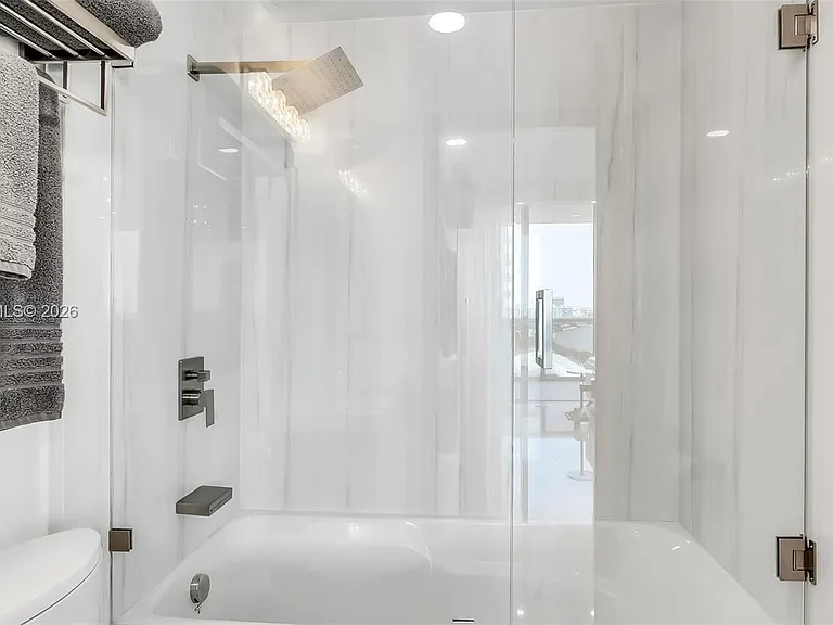 5875 Collins Ave #1807 — Photo 32