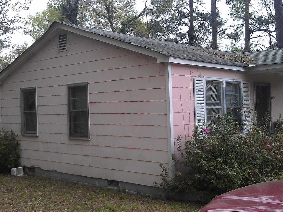 2nd image of 4935 Linden St