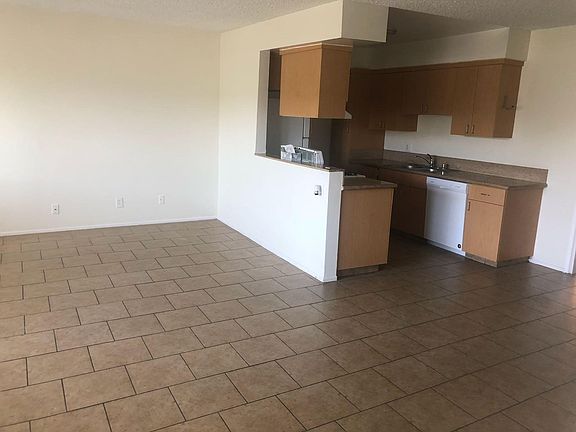 5th image of 6016 Whitsett Ave APT 8