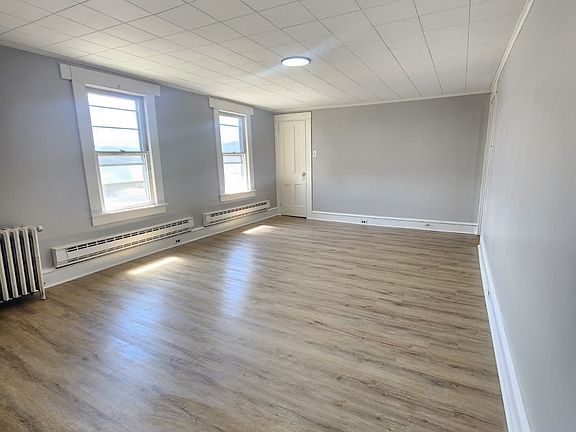 3rd image of 745 Main St #5