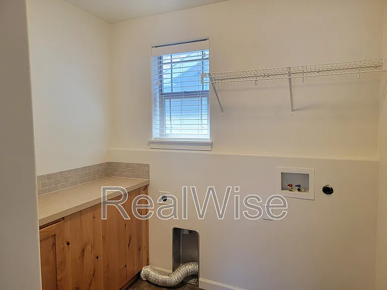 170 NW 30th St — Photo 9