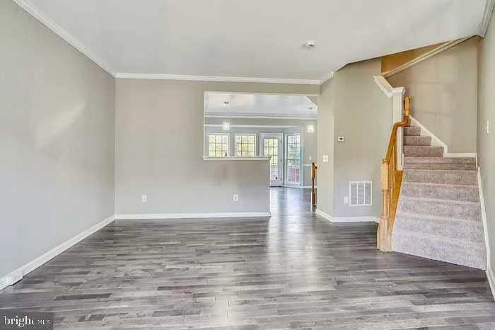 3 bed, 2.5 bath, 1344 sqft, $2,500 — Photo 3