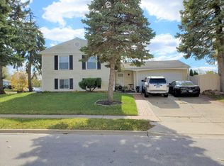 195 Vantroba Dr, Glendale Heights, IL 60139