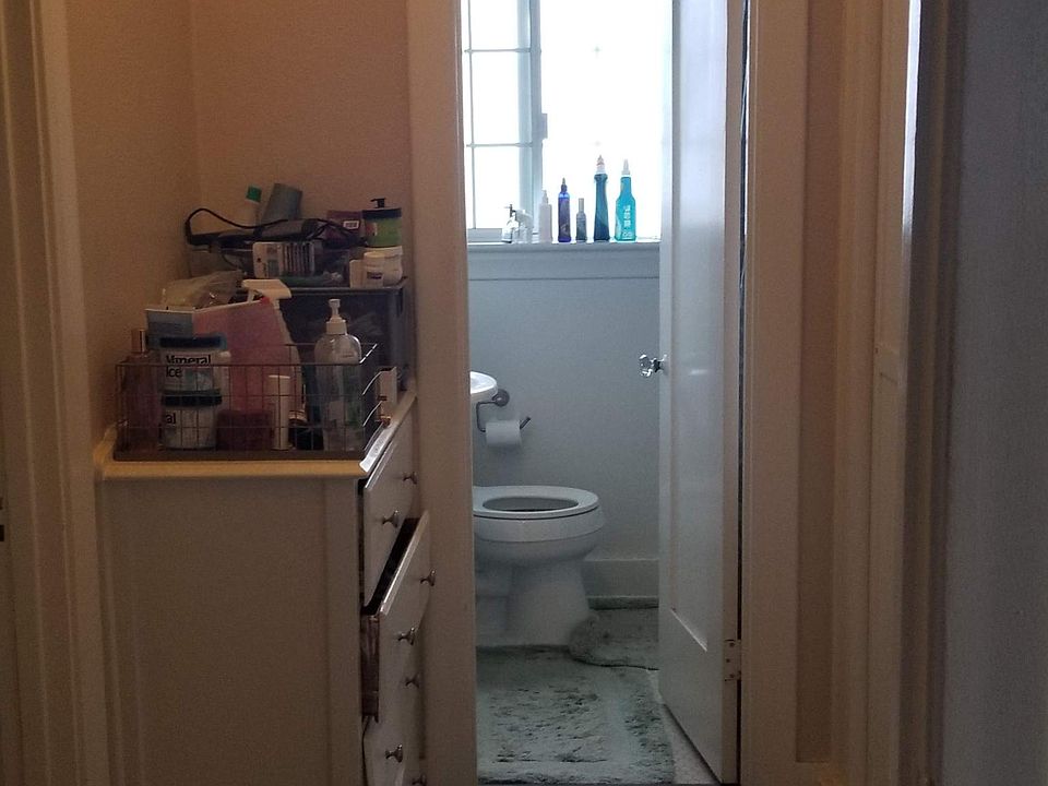 1st image of 170 N El Molino Ave APT 9