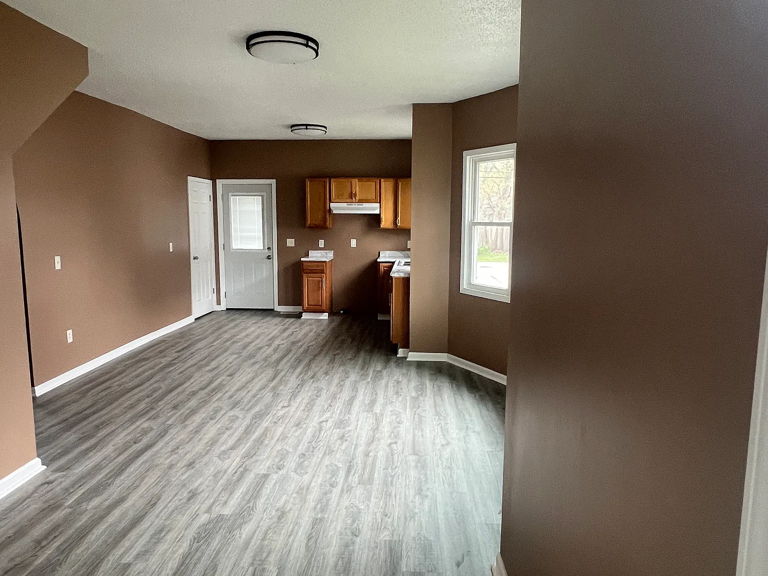 4 bed, 1196 sqft, $1,875 — Photo 4