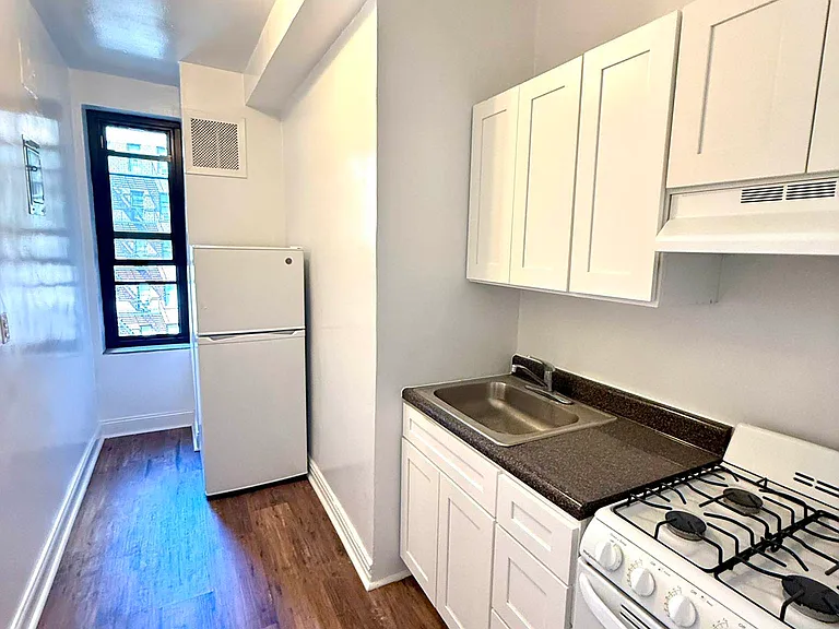101 Cooper St #4A — Photo 8