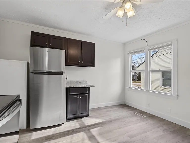 2813 Faircourt St — Photo 11