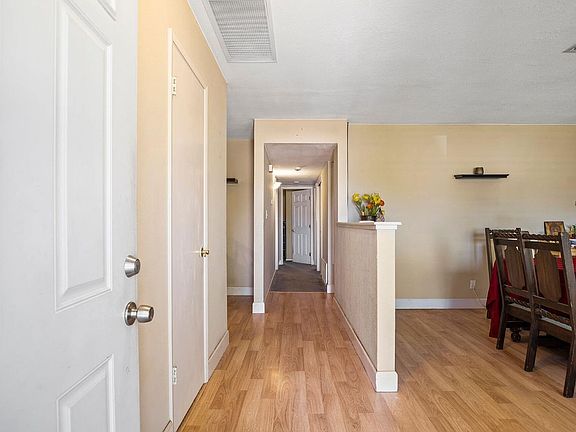 5th image of 412 Parkwood Dr