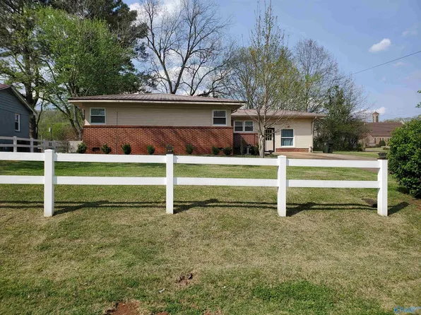 104 Pine St, Scottsboro, AL 35768