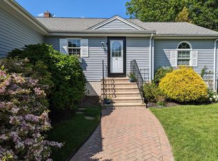 16 Station St, Attleboro, MA 02703
