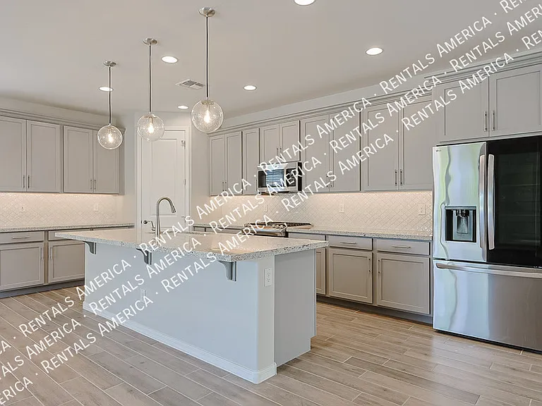 10218 W Piccadilly Rd — Photo 6