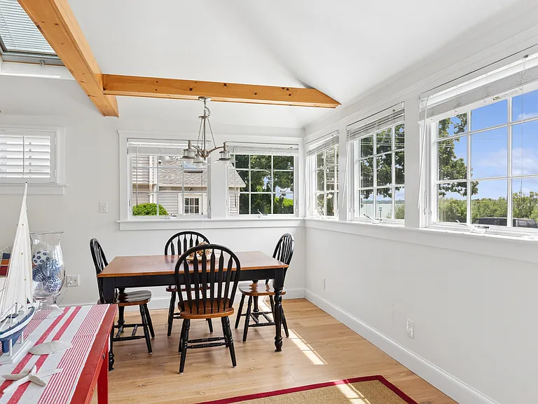 33 Bay Ave — Photo 6