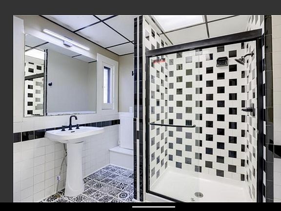 5th image of 3613 Central St #2