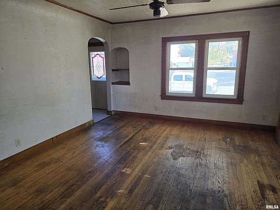 3rd image of 2216 N Sturdevant St