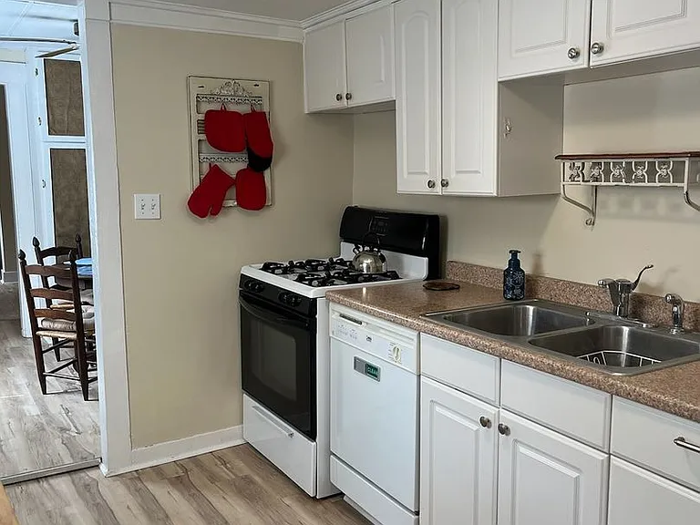 611 W Magnolia Ave — Photo 16