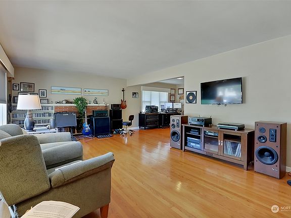 3rd image of 3403 Quince Street SE