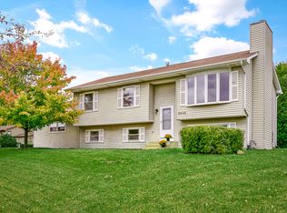 2542 Colony Ave, Lindenhurst, IL 60046