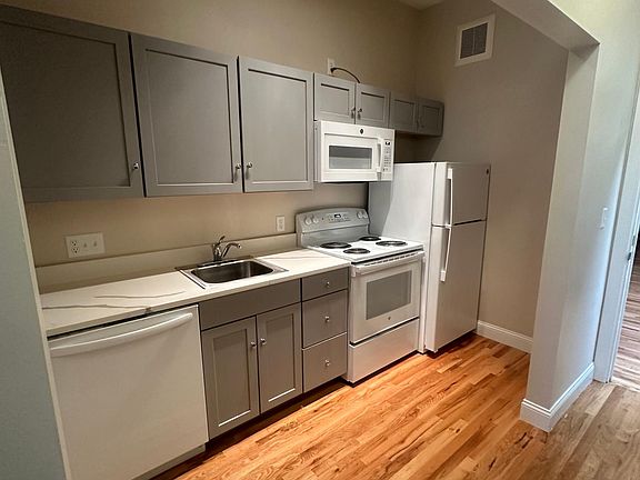 2nd image of 118 W 6th St #2
