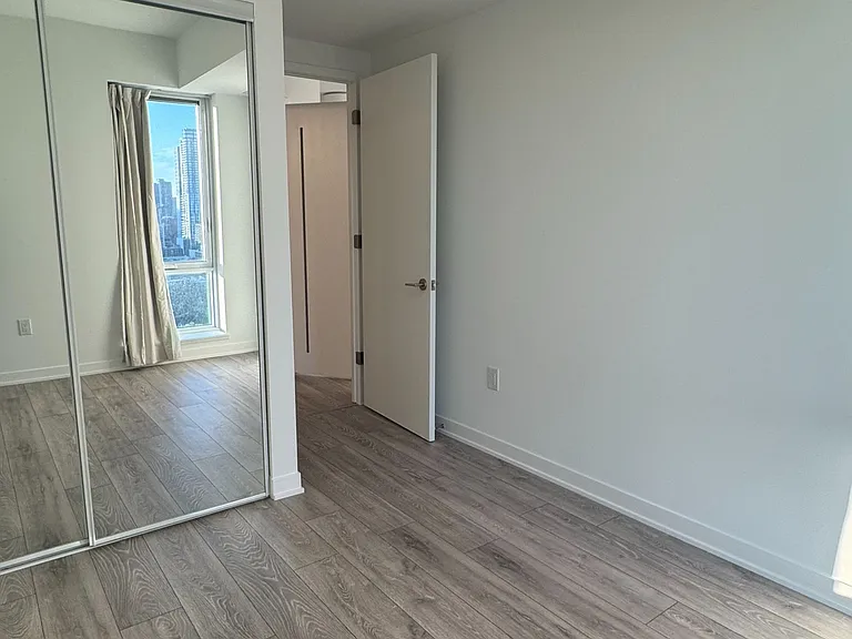 10 Oak St #1907 — Photo 17