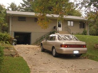 320 Rockcliff Dr, Rockford, IL 61108