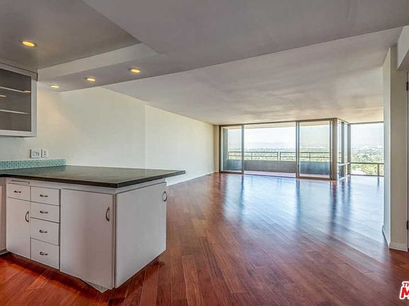 3rd image of 4316 Marina City Dr Unit 929