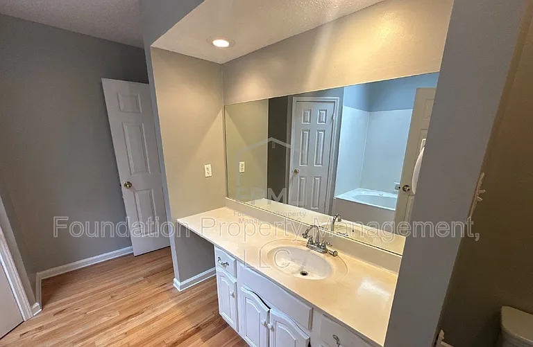8559 Chippingham Dr — Photo 17