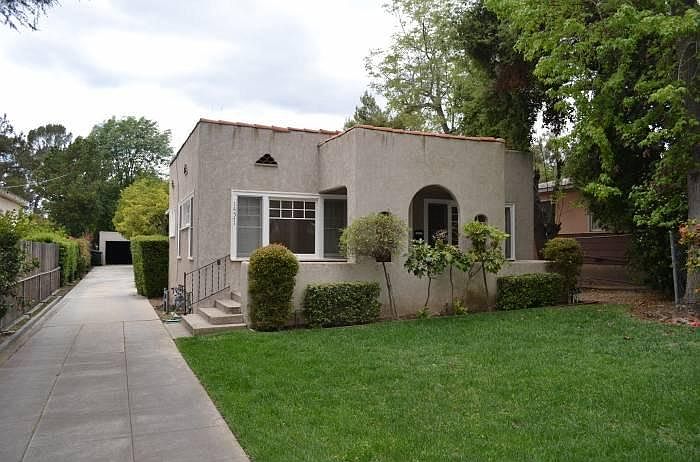 Front of Four Units. Two separate buildings. Two units per building.