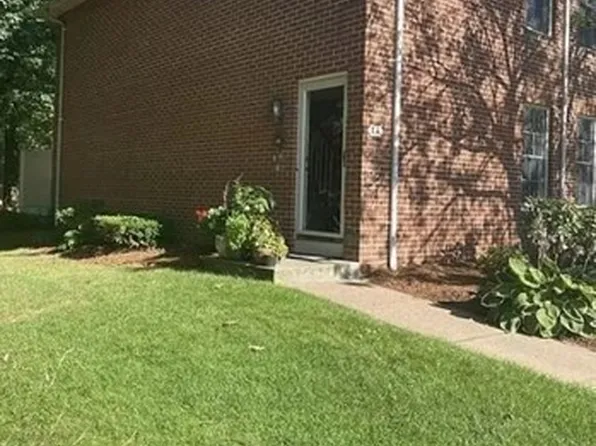 1 Mansion Woods Dr #A, Agawam, MA 01001