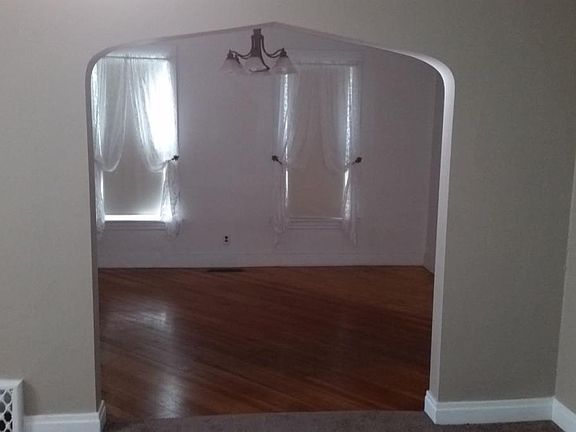 Arch doorway to dining room