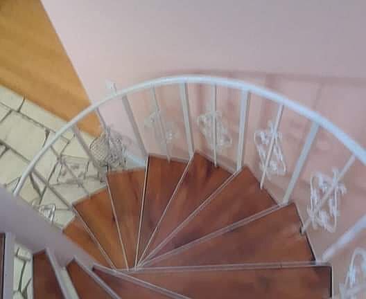 Spiral staircase to loft 
