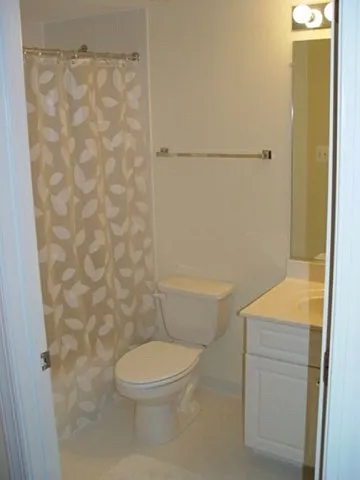 Second bedroom full bath