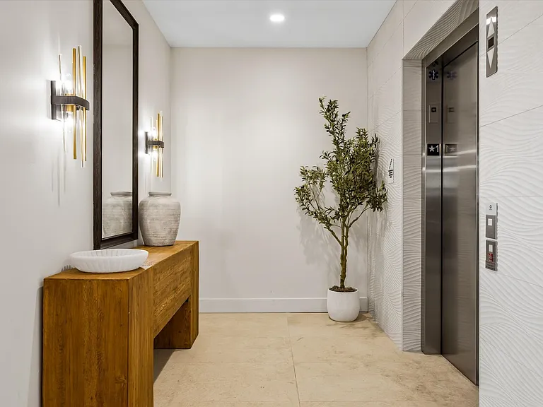 401 W Grand Ave #202 — Photo 43