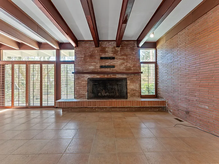 225 Arbutus Rd — Photo 15