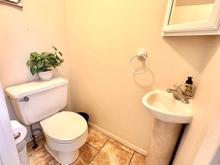 620 S Franklin St #A — Photo 3