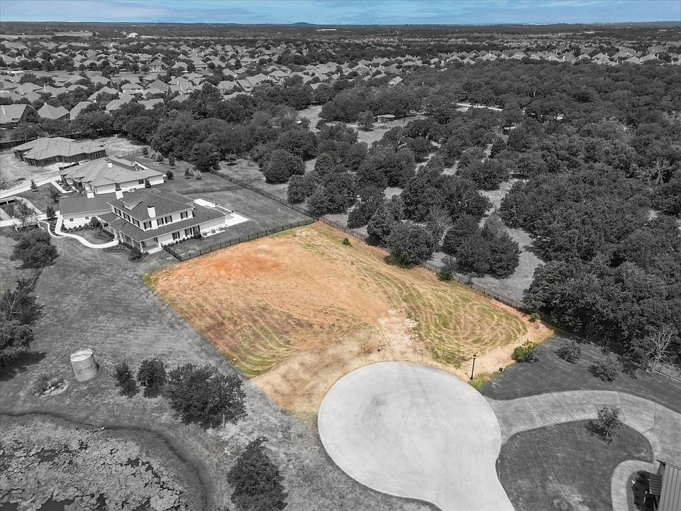 1st image of 124 Pearson Pond Ct