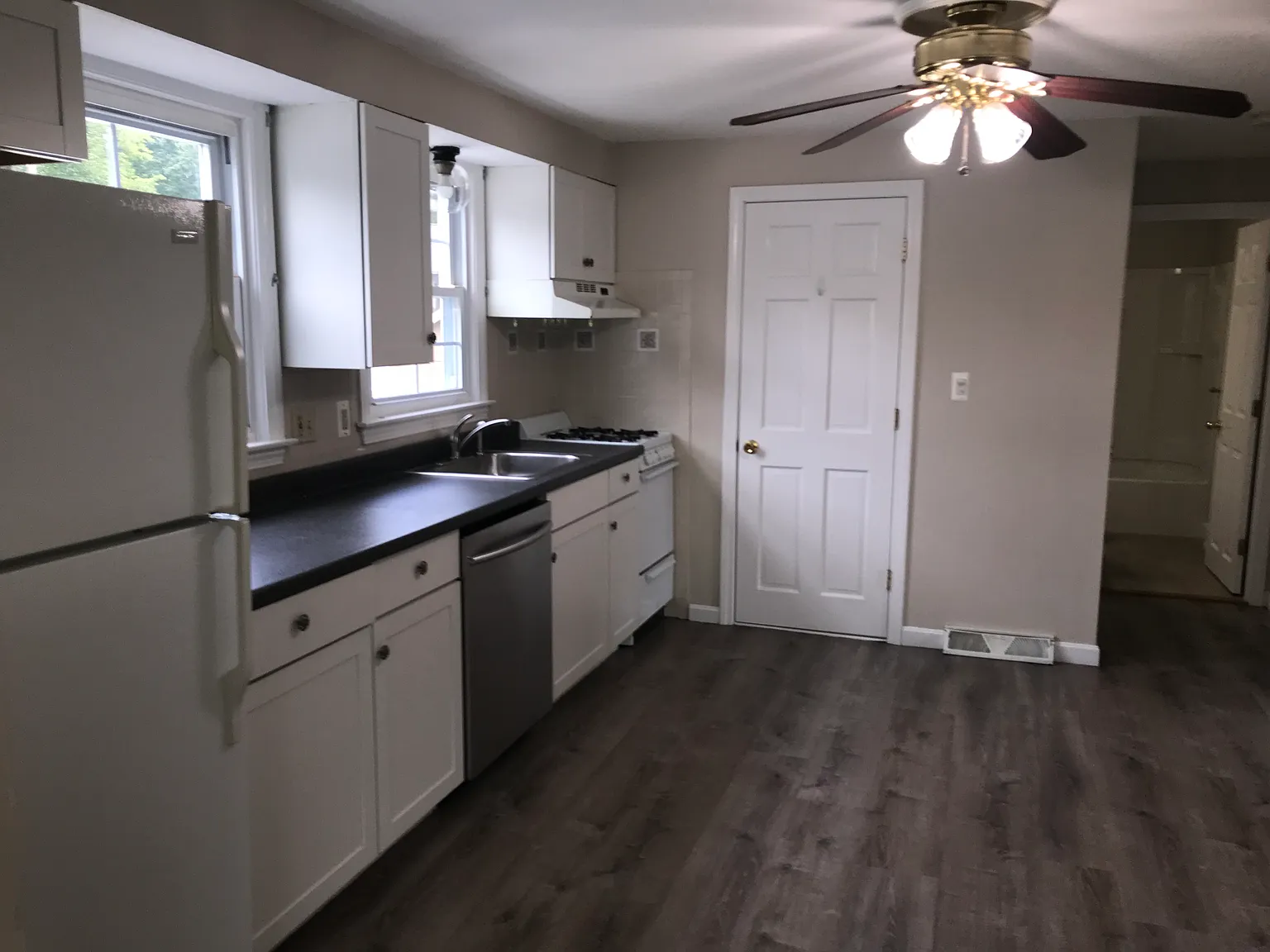 2 bed, 912 sqft, $1,900 — Photo 4