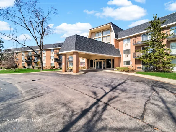 1198 Royal Glen Dr #126C, Glen Ellyn, IL 60137