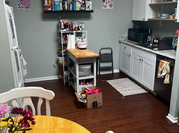 1182 N Milwaukee Ave APT 2C