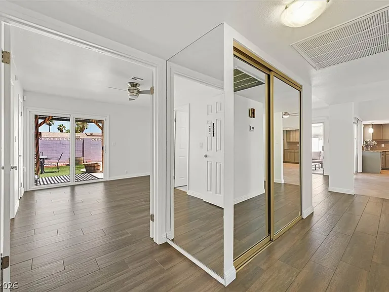 3956 Clear View Dr — Photo 14